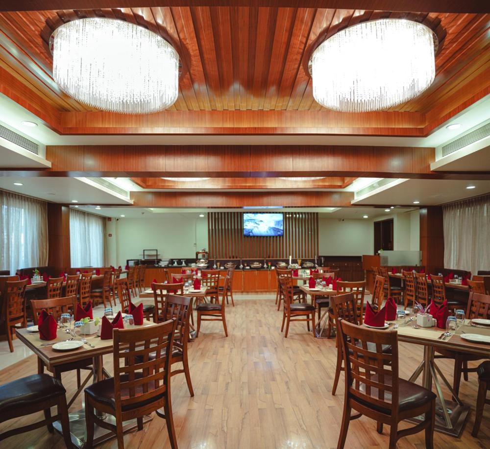 Ramee The Srinivas Palace Будж Екстериор снимка