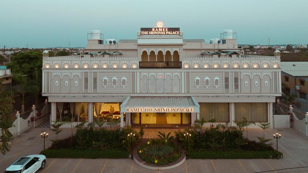 Ramee The Srinivas Palace Будж Екстериор снимка