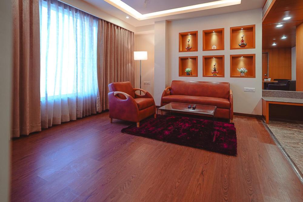 Ramee The Srinivas Palace Будж Екстериор снимка