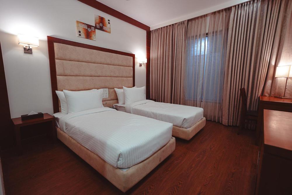Ramee The Srinivas Palace Будж Екстериор снимка